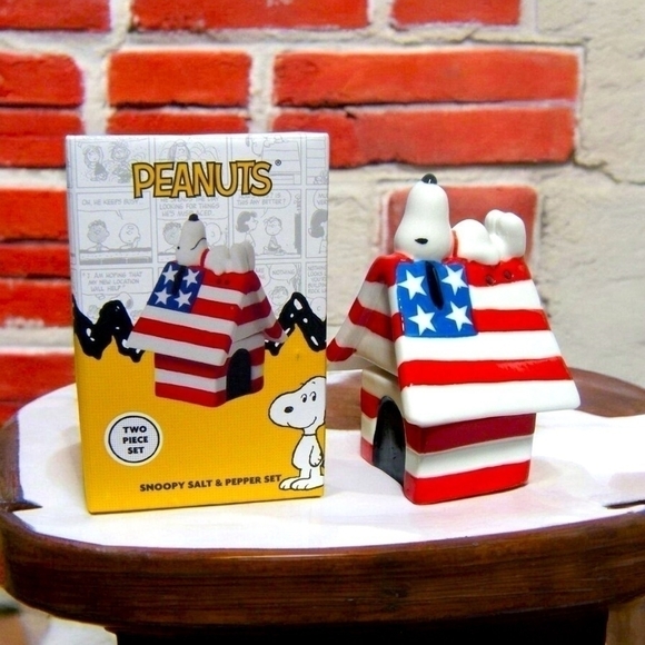 Cracker Barrel Other - NIB Vintage Peanuts Snoopy Shakers Patriotic Doghouse Salt & Pepper Shaker Set